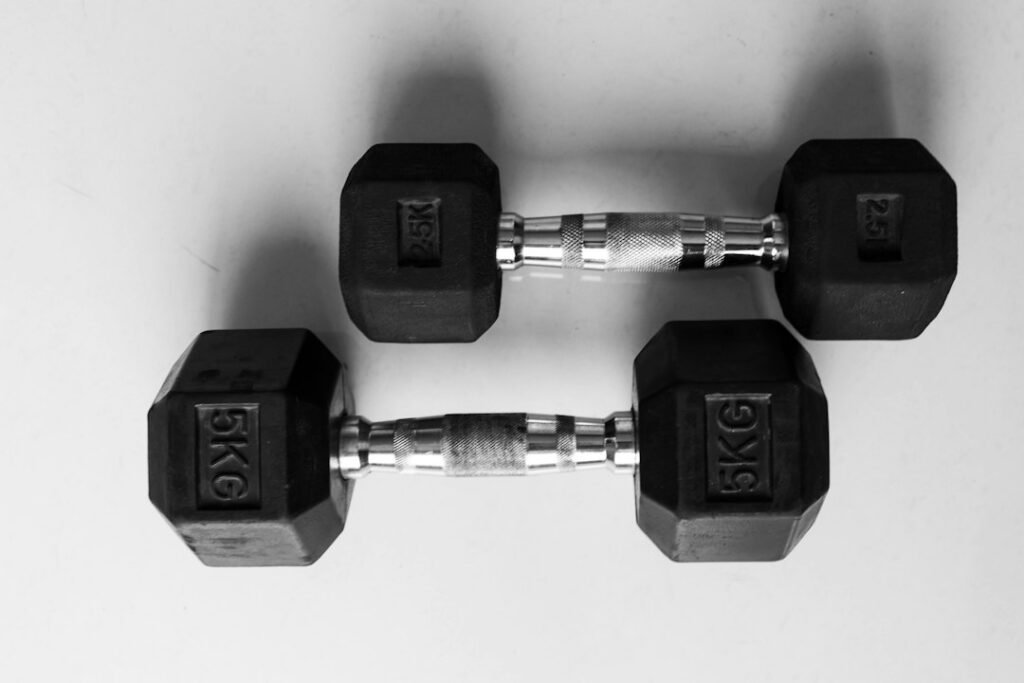 Adjustable Dumbbells vs Fixed Dumbbells: Which Are Better for Home Gyms?