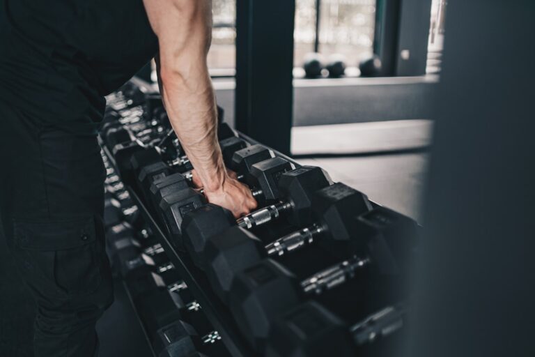 How Heavy Should Your Dumbbells Be? A Beginner’s Guide